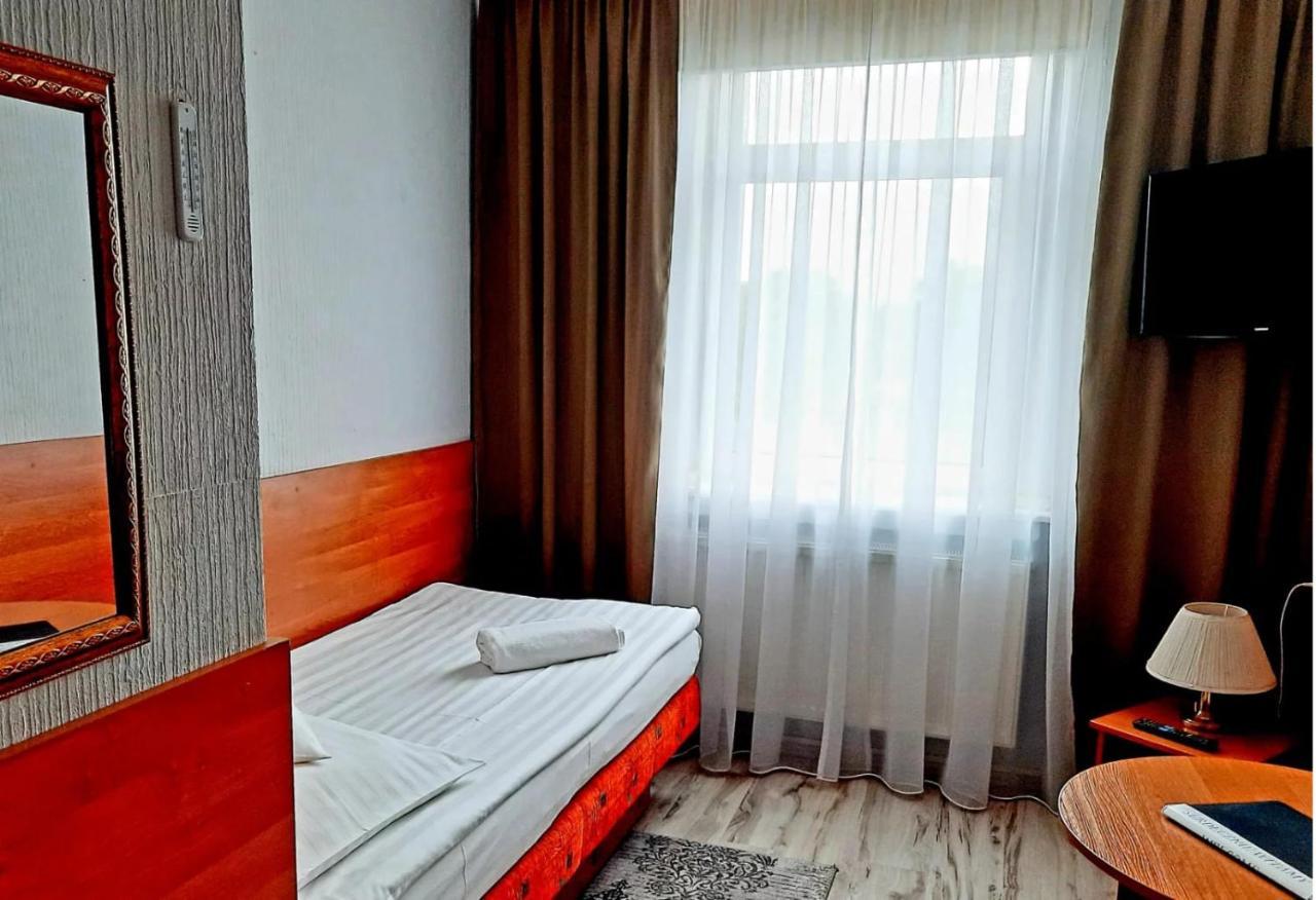 Hotel Bursztyn Kaliszki Eksteriør bilde